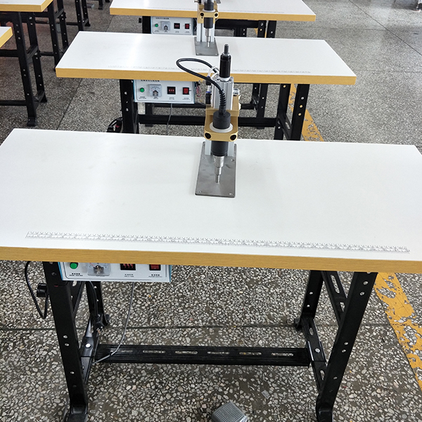 口罩耳带点焊机 (7)